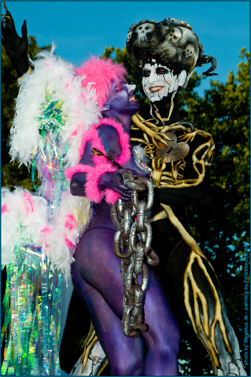 Neugier u. Hochmut Presentation - photo Marcus Locher - painting Farbtraeume.com