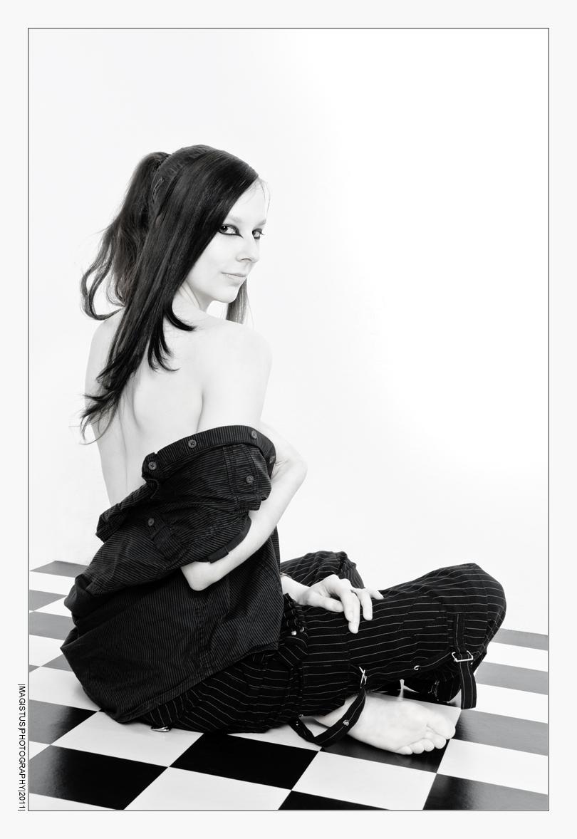 Look over the Shoulder - © by Magistus