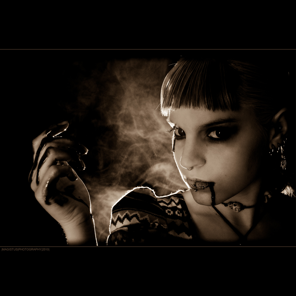 In the Dark - Horror-Portrait with very scary lighting and bloody SFX - Photo © by Magistus