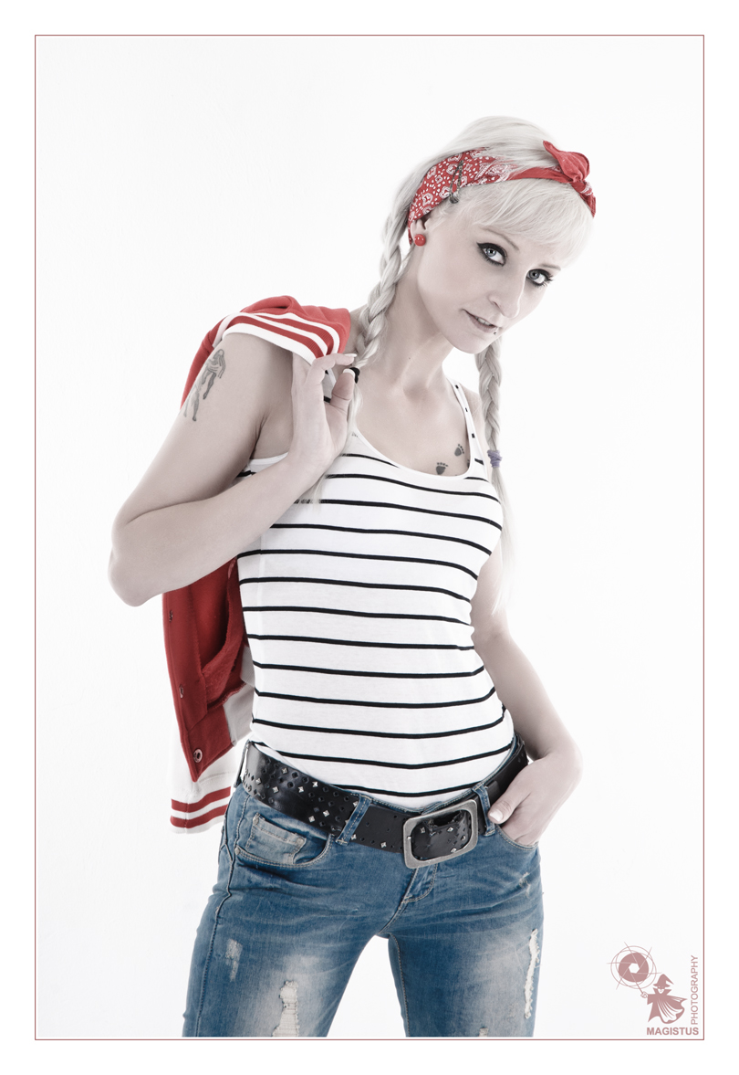 Simply Judy - Jeans Fashion with beautiful and sweet model wearing tied blue jeans - © by Magistus