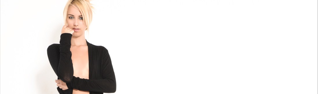 Sexy Jeans Fashion - Studio Fashion Photoshoot with a sweet and sexy model wearing tight jeans and a wide open bolero top. - © by Magistus