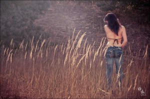 Jeans in the Sun - Sexy Jeans Outdoor Photoshoot with a colored hair model showing a sexy and tight back in a blue jeans. - © by Magistus