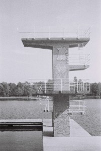 Familienbad - Naturbadesee Großer Woog Darmstadt (Sprungturm) DACORA dignette 300 SL - Ilford HP5 Plus 400 Black&White Film 35mm
