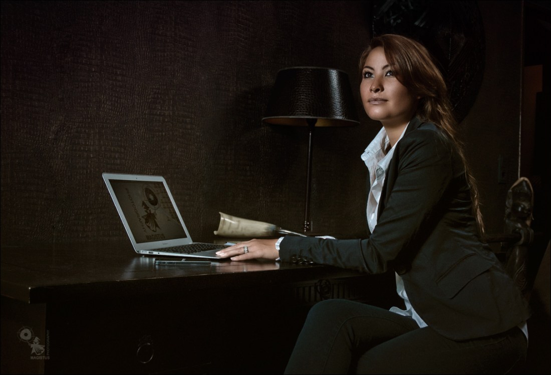 Beauty Business - Business Style Portrait onLocation with a beautiful asian model - © by Magistus