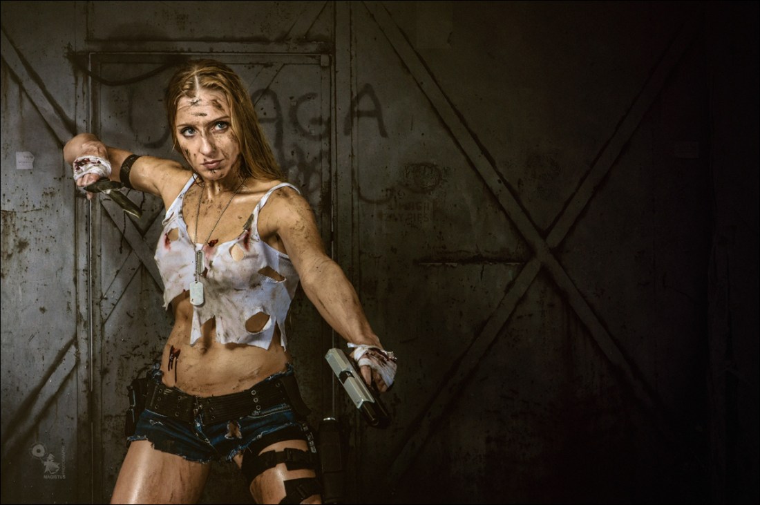 Urban Fightergirl - Sexy Girlfight Dirtylook Composing with fantastic and hot model posing in short jeans hotpants with a gun and dagger  - © by Magistus