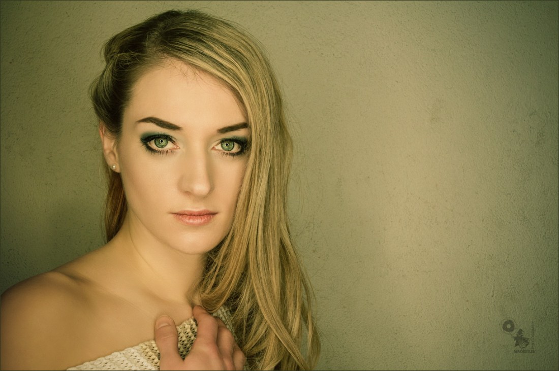 Beauties Eyes - Beauty Portrait with Ring-Light - Copyright by Magistus 2014