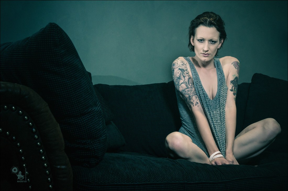 The Lounge - Sexy OnLocation Photoshoot with tattoo model - © by Magistus