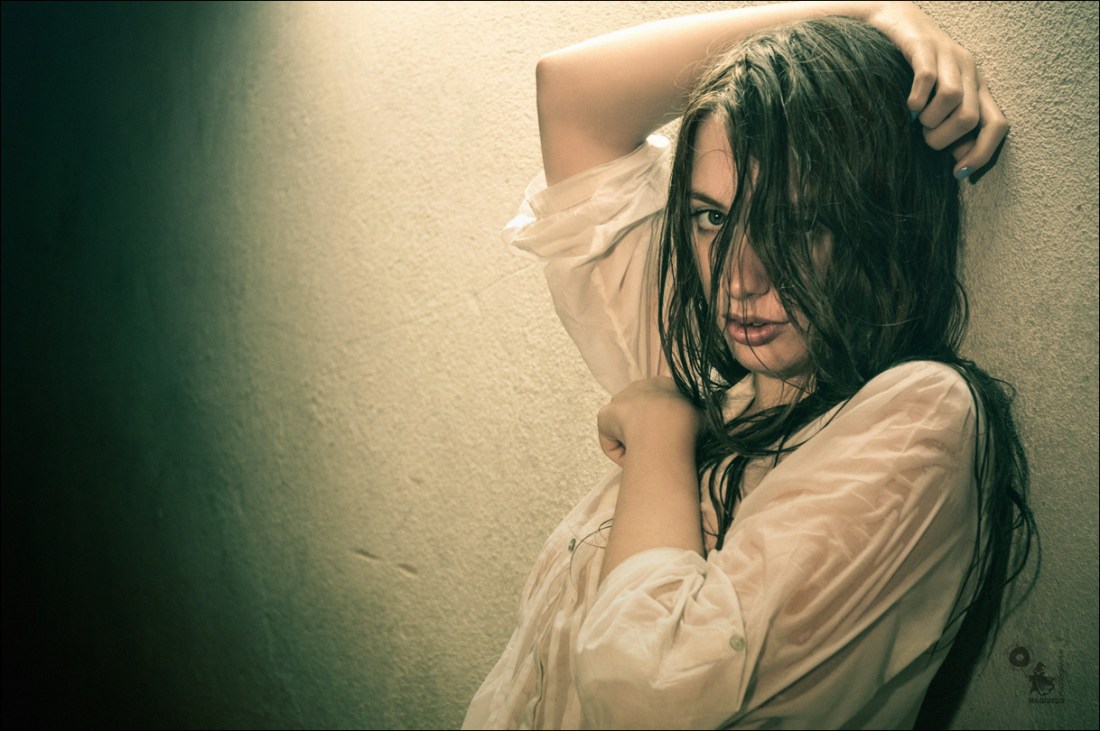 Beauty in the Dark - Wetlook OnLocaton Portrait - © by Magistus