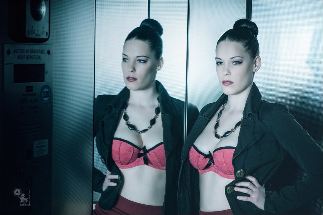 Lingerie Portrait - Dessous Photoshoot on Location - © by Magistus