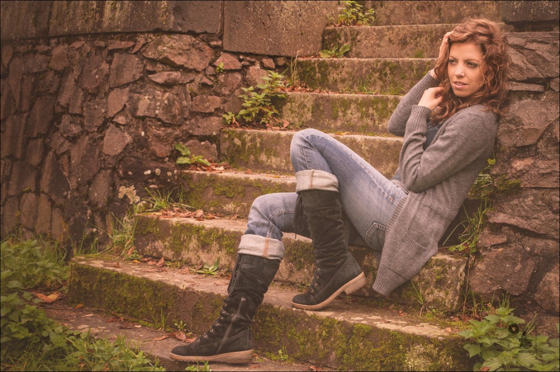 Autumn Beauty - Breautiful autumn outfoor portrait with super model in blue jeans on strairs - © by @MagistusFoto