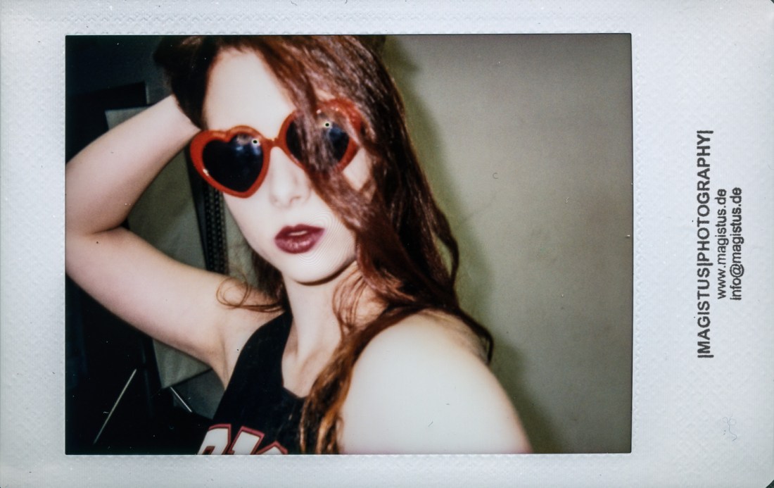 Moony Mara - Selfie Instax Mini 90 Shot