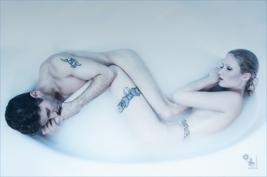 Yin-Yang - Nude Art Bathroom picture - © by Magistus