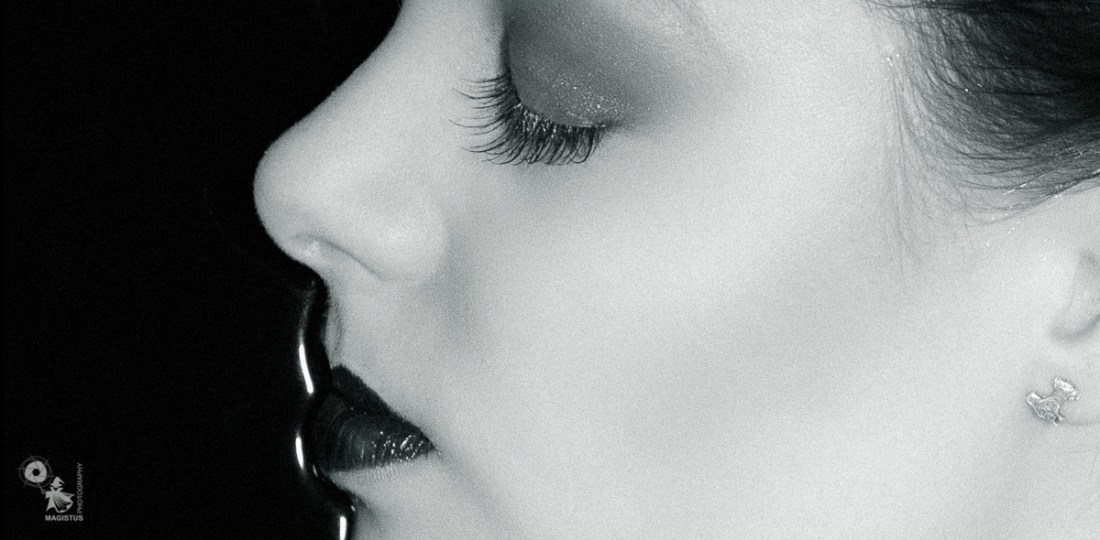 Black Water Nude - Black and White Nude Portrait in black Water - © by MagistusFoto