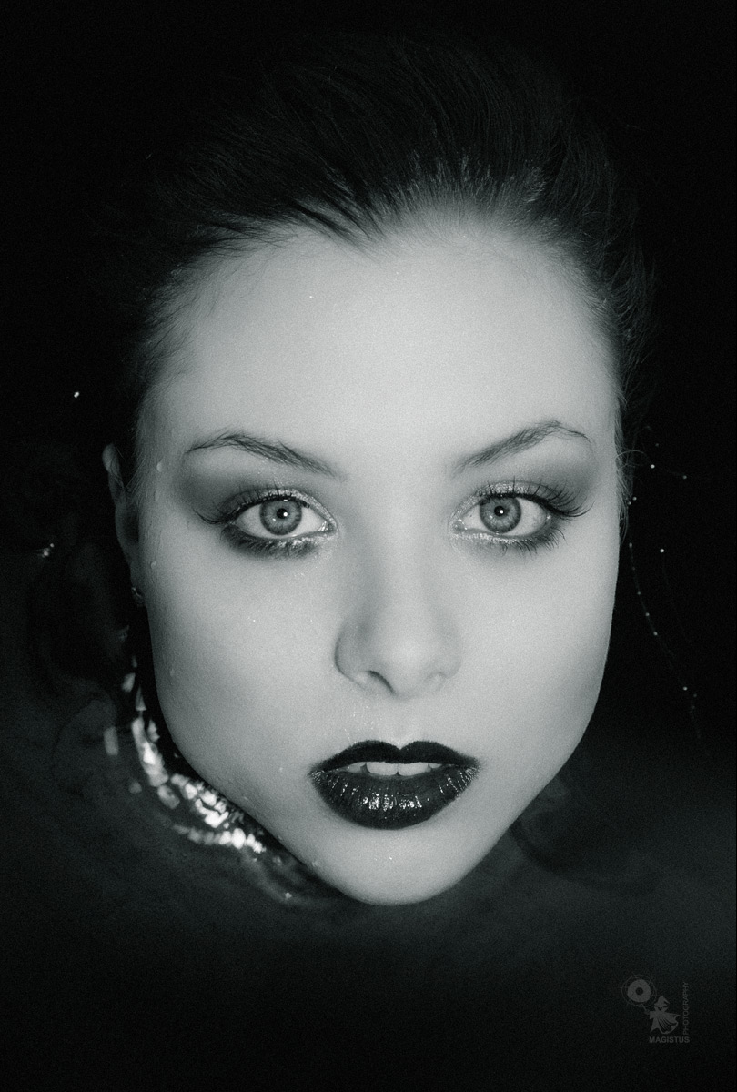 Dark Water Portrait - Closeup Portrait in black water - © by MagistusFoto