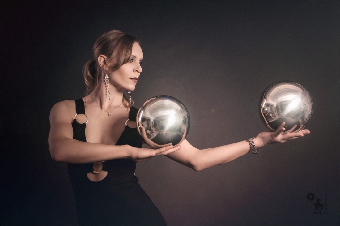 The Spheres - Acrobatic Beauty Portrait - © by MagistusFoto
