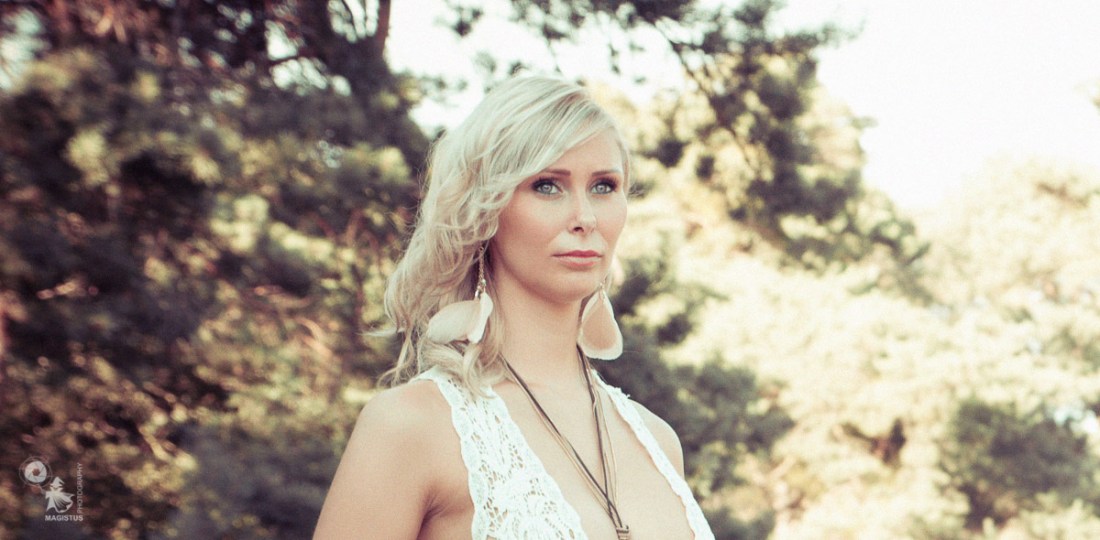 Last Summer - Sexy Vintage Outdoor Portrait with busty model showing big cleavage wearing jeans hotpants - © by Magistus