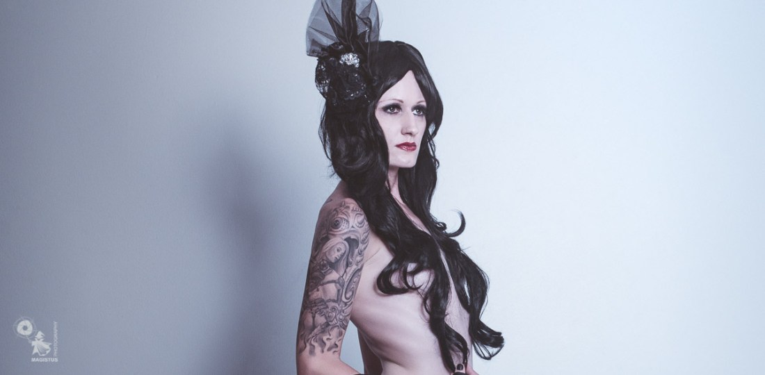 Elegance - Glamour Nude Art Fashion Photo - © by Magistus