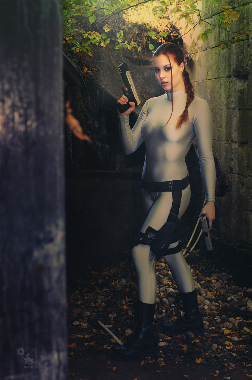 Dungeon Raider - Fantastic busty model Moony Mara is posing with to guns in Lara Croft style - copyright by Magistus
