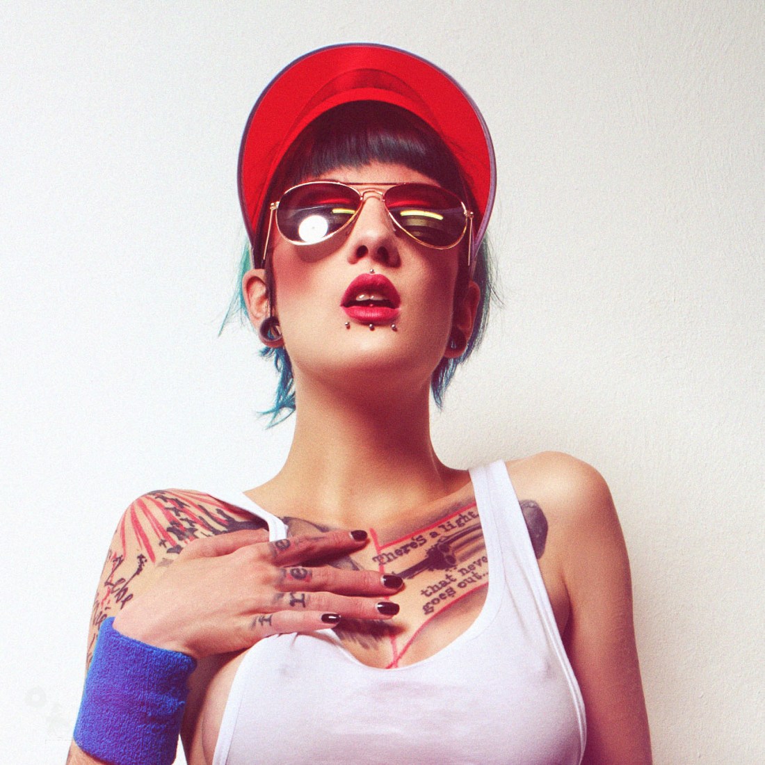 Sexy Retro - super busty and hot alternative model Intensivstati0n Prinzessin is posing sexy in a retro outfit showing a big cleavage. - © by Magistus