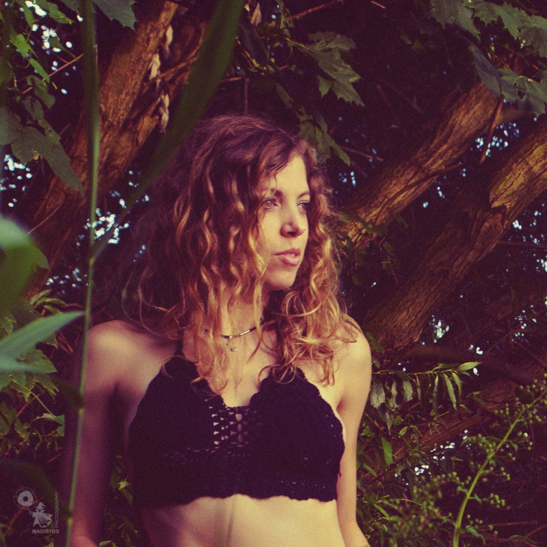 Outdoor Beauty - super beautiful model is posing in the nature wearing a hippie style beach outfit showing her fantastic belly button in the sunlight - © by Magistus